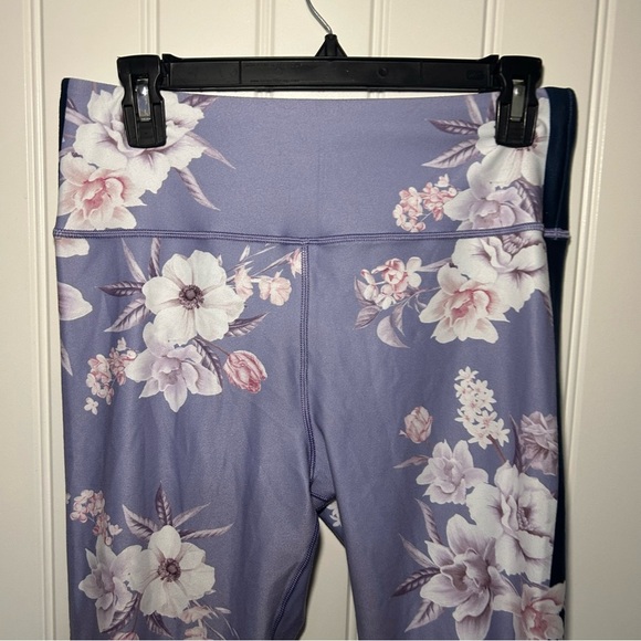 Peloton WITH Lavender Wild Flower High Rise Capris Size Large - Picture 5 of 14
